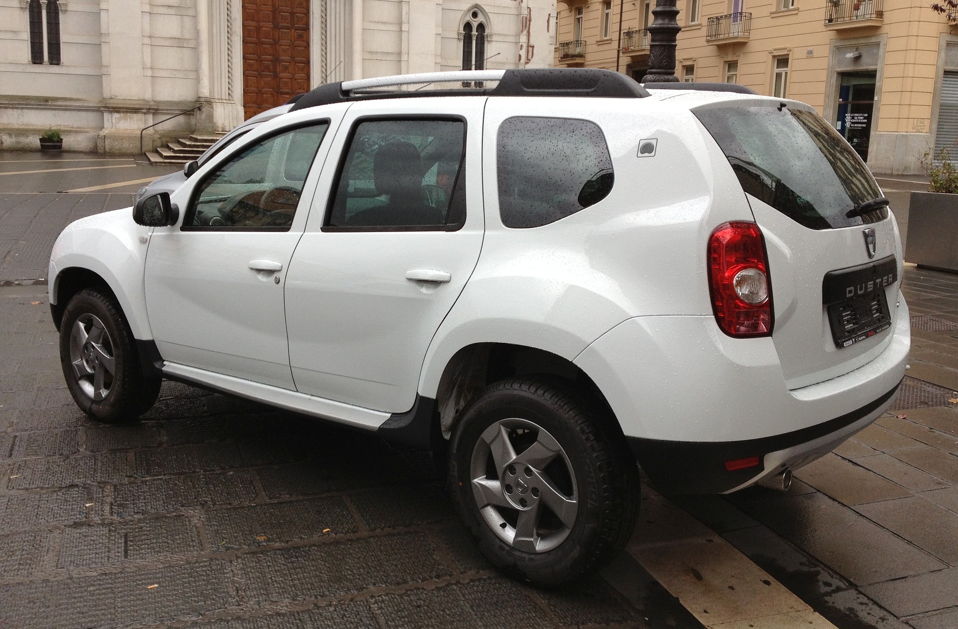 dacia rosja logan sandero duster