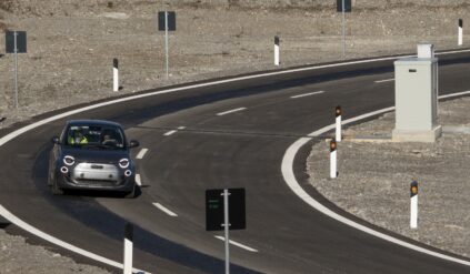 Elektryczny, mały Fiat 500 zajedzie dalej niż diesel