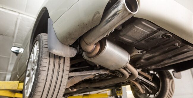 rury-ukladu-wydechowego-samochodu-katalizator freepik