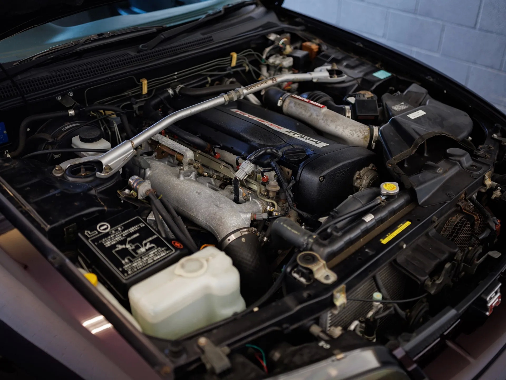 1995-Nissan-Skyline-GT-R-R33-6