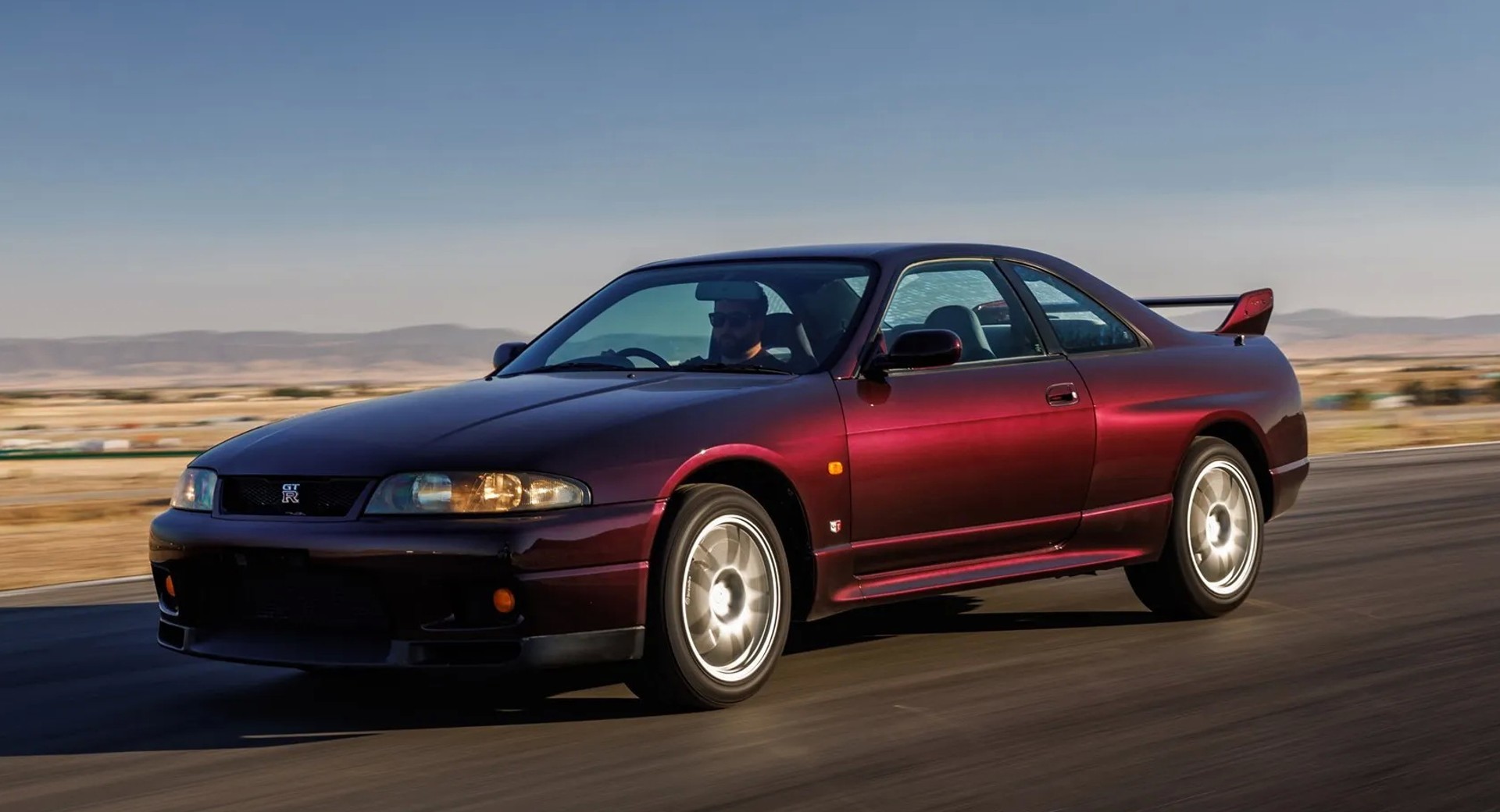 1995-Nissan-Skyline-GT-R-R33-6