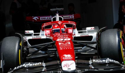 Ferrari na czele w upalnej Francji