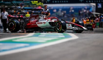 Leclerc z pomocą Sainza. Alfa Romeo F1 Team ORLEN z potencjałem