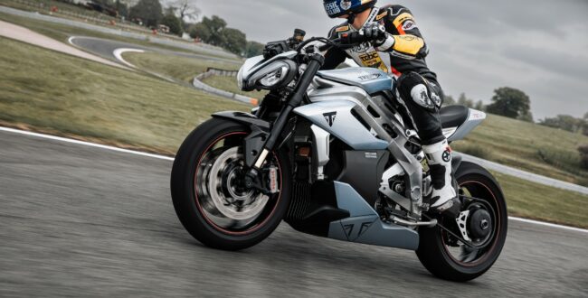 Ten elektryczny motocykl to bomba na kołach. Rozpędza się do 160 km/h szybciej, niż inflacja w Polsce do 20%