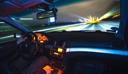 Jazda nocą to sztuka! Poznaj 4 największe błędy kierowców po zmroku!