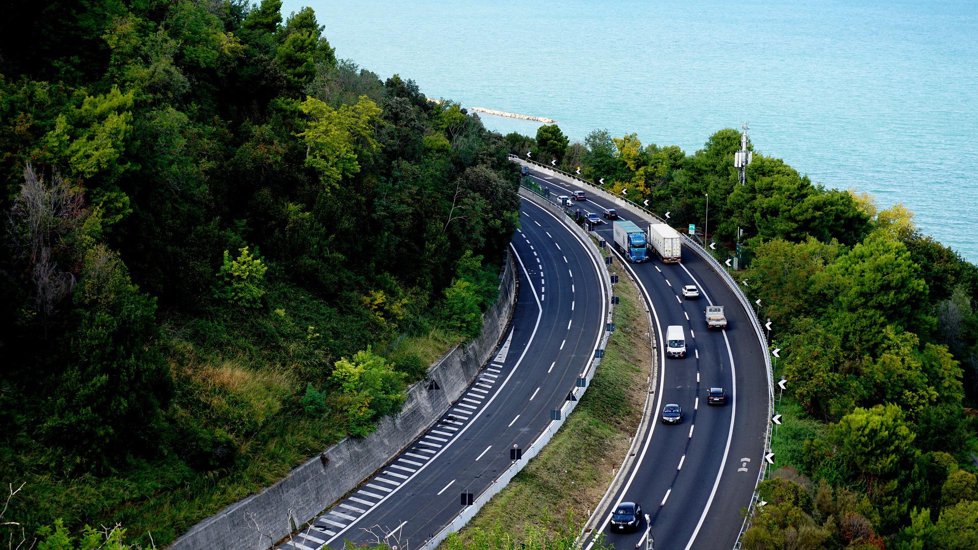 wyprzedzanie ciężarówka tir autostrada zakaz