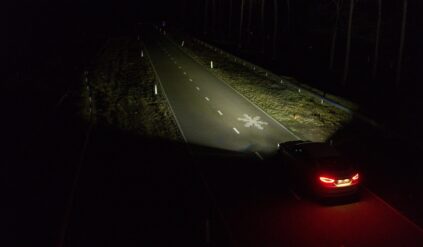 System reflektorów od Forda ma pomagać kierowcom w utrzymaniu wzroku na drodze