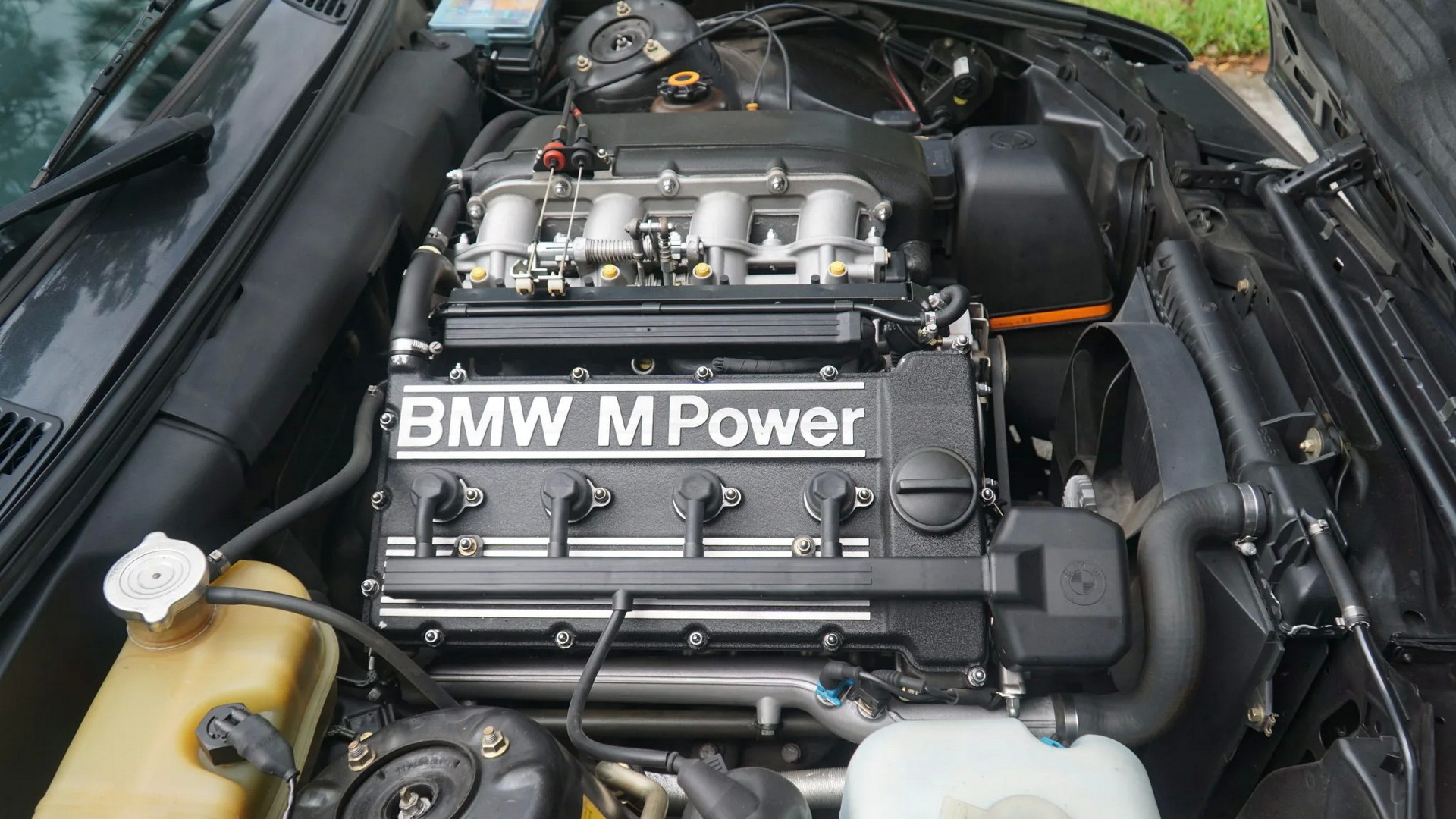1989-BMW-M3-BaT-6