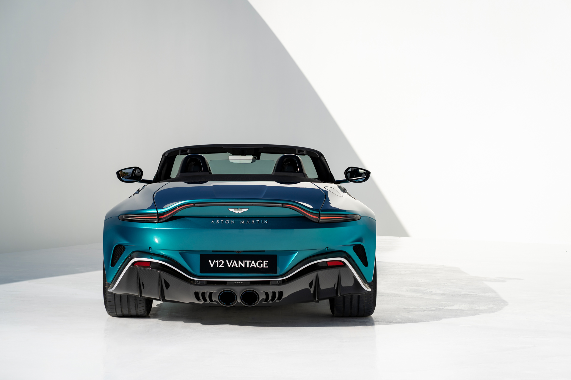 2023-Aston-Martin-V12-Vantage-Roadster-00014