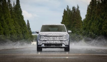 Premiera Kia EV9 zbliża się wielkimi krokami. Producent zlecił ostatnie testy przed światowym debiutem pojazdu