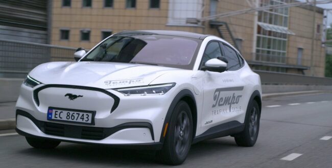 Ford Mustang Mach-E pomaga przygotować kursantów. Marka dąży do epoki pojazdów elektrycznych