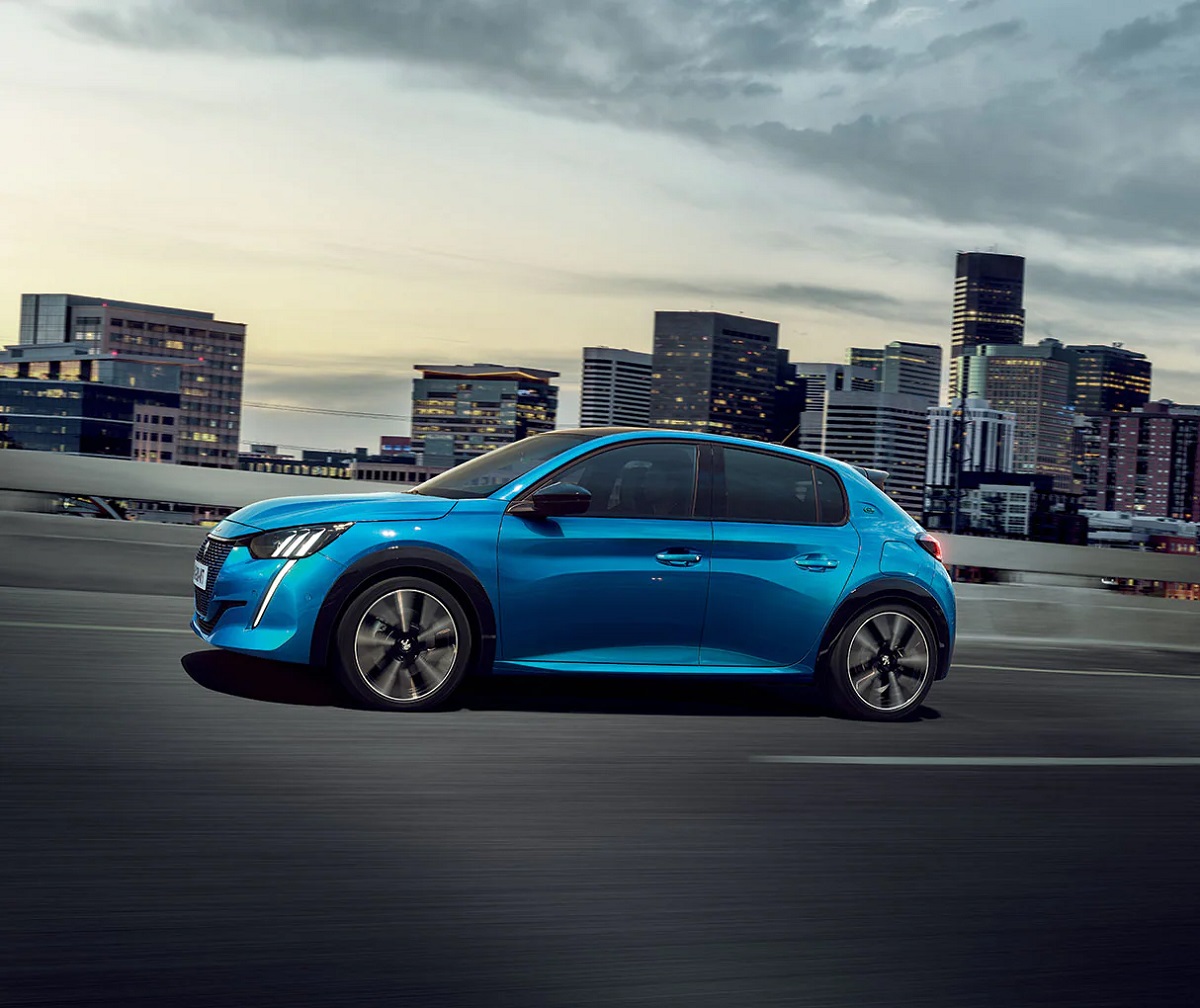 Peugeot 208 sprzedaje się lepiej niż Dacia
