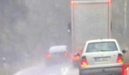 Zaczął wyprzedzać ale zapomniał, że jedzie „anglikiem”. Ograniczone pole widzenia omal nie doprowadziło do tragedii