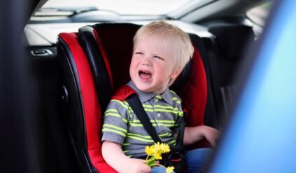Jak przewozić dziecko w foteliku? To miejsce w samochodzie jest najbezpieczniejsze!
