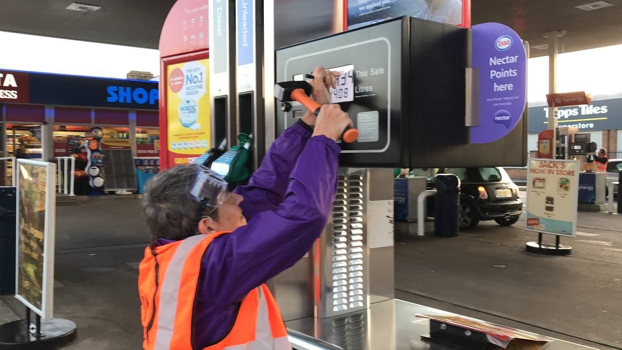 paliwa dewastacja dystrybutorów paliwa