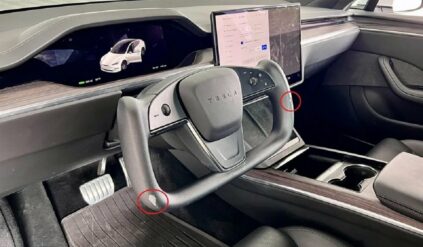 problem z Teslą i jej kierownicą