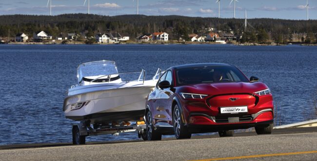 Ford zwiększa komfort oraz poziom wsparcia kierowcy w Mustangu Mach-E