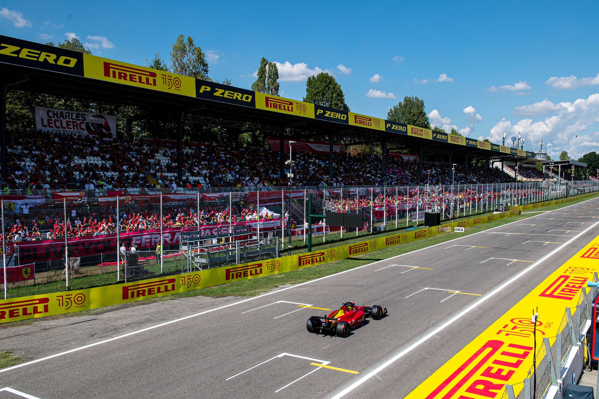 Charles Leclerc wygrywa kwalifikacje do GP Włoch 2022