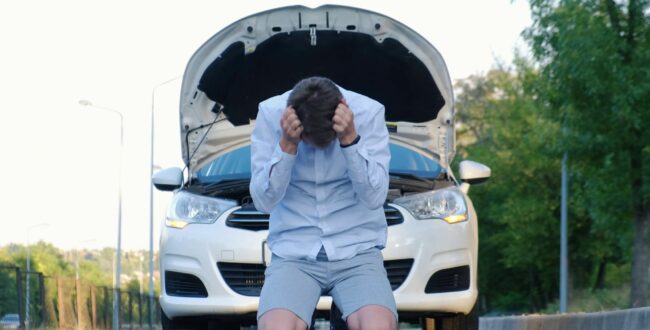 Awaria samochodu – to najczęstsze objawy. Pod żadnym pozorem ich nie lekceważ