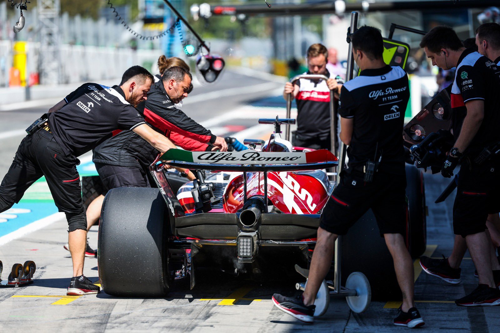 f1-monza-3-trening-zhou