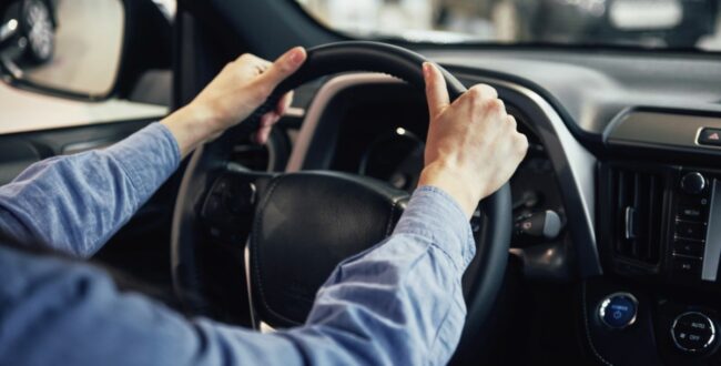 Jak w prosty sposób usunąć naklejki z nadwozia? To łatwiejsze, niż mogłoby ci się wydawać!