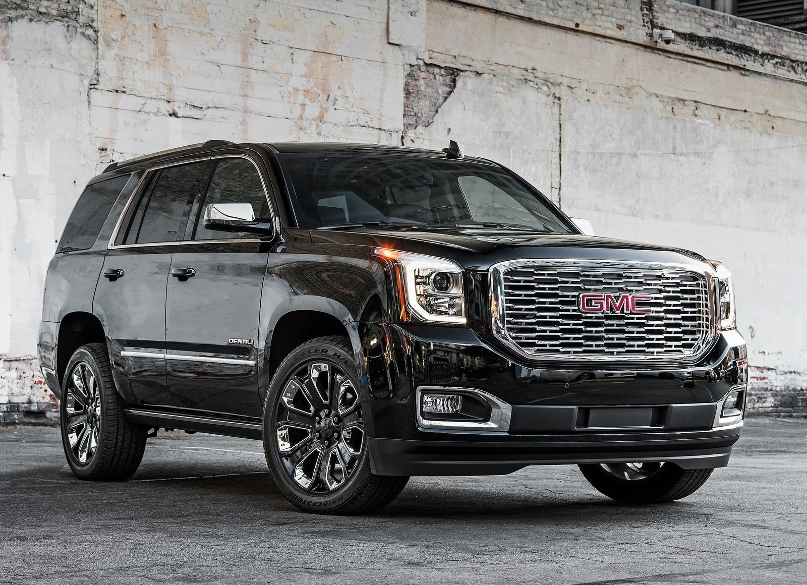 kobieta-suv-gmc-yukon