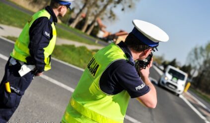 Jaki mandat za jaką prędkość na drodze? Kluczowe zmiany, które trzeba wiedzieć