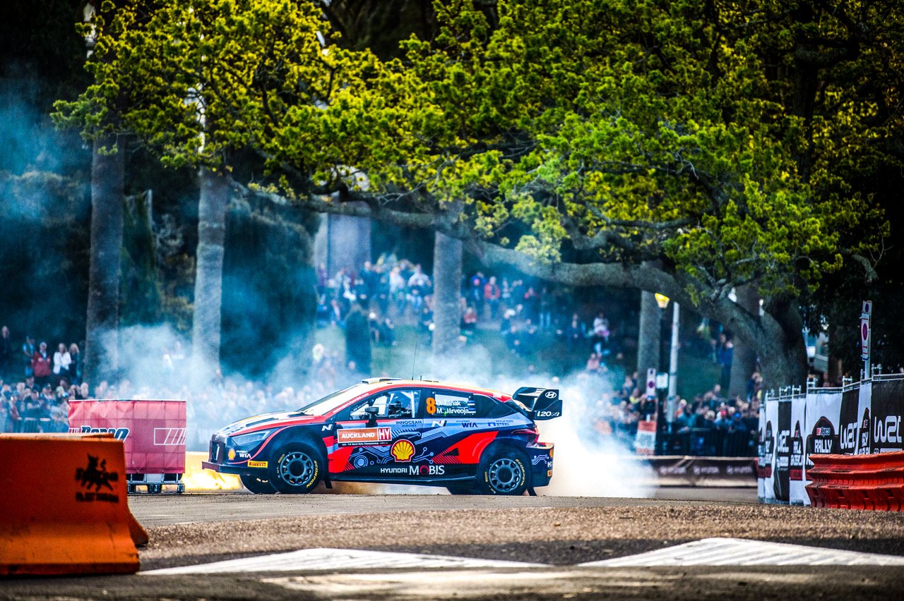 Ott Tanak superoes Rajdu Nowej Zelandii 2022