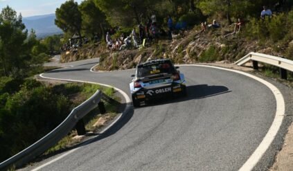 Ogier ucieka rywalom. Reszta i ORLEN Team zaciekle walczą