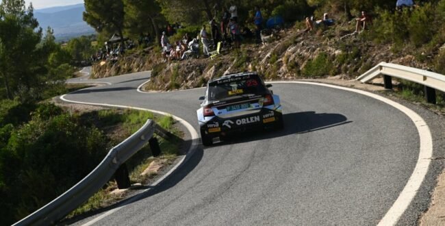 Ogier ucieka rywalom. Reszta i ORLEN Team zaciekle walczą