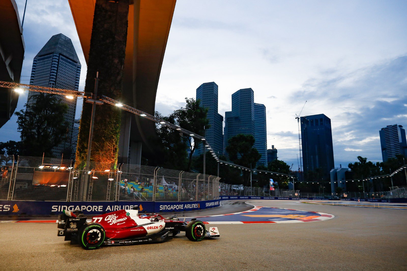 alfa-romeo-f1-team-singapur-1