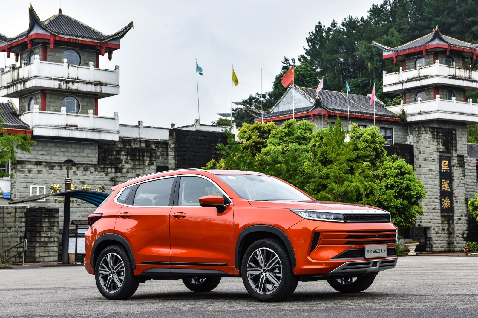 nowy-luksusowy-suv-kosztuje-tyle-co-dacia