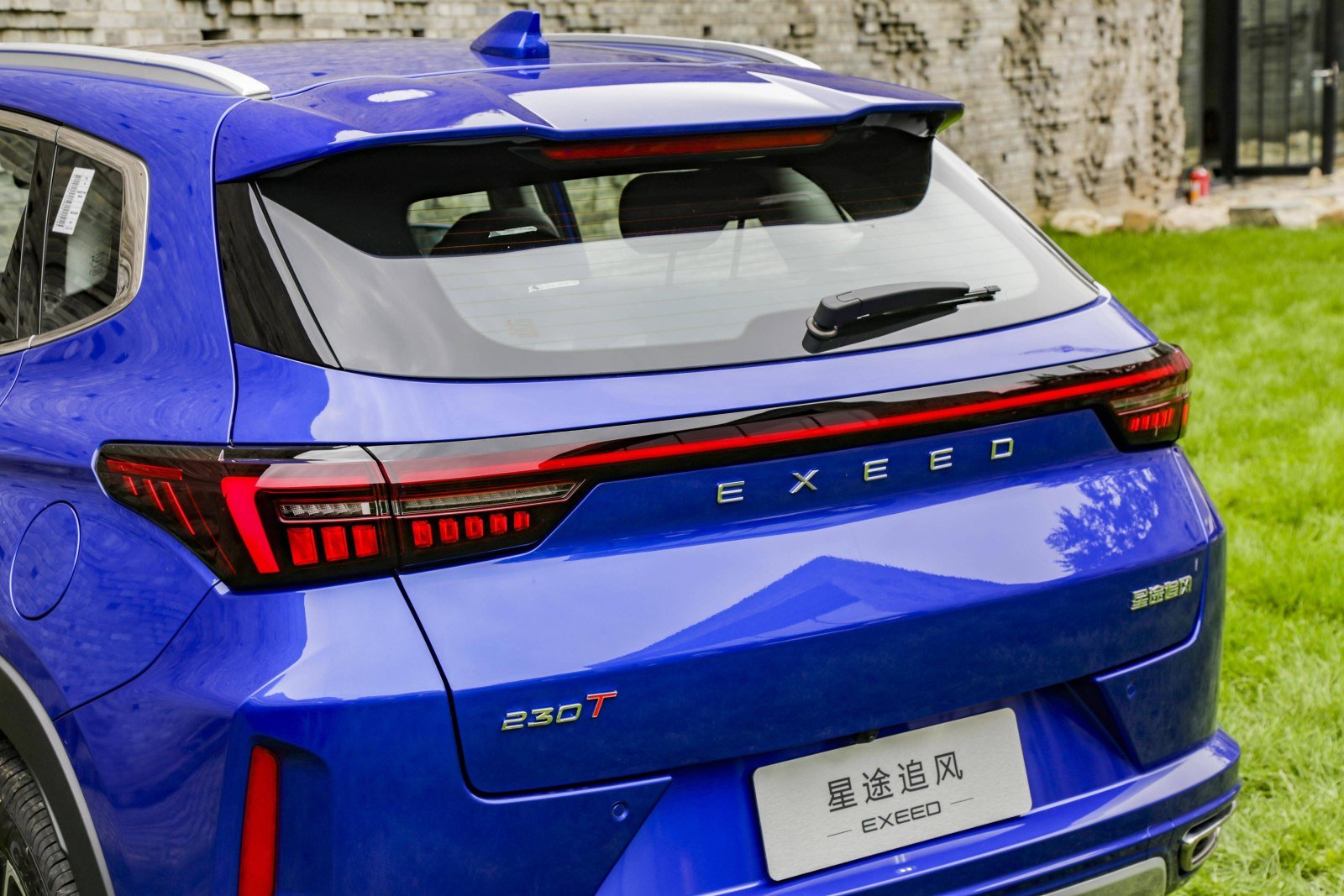 nowy-luksusowy-suv-kosztuje-tyle-co-dacia