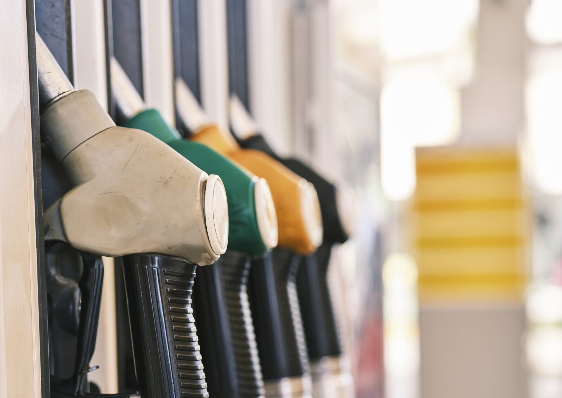 stacje paliw paliwo stacja benzyna diesel zamknięte