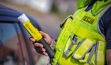 Nietrzeźwa staruszka zatrzymana przez drogówkę. 80-latka wydmuchała tyle, że strach się bać