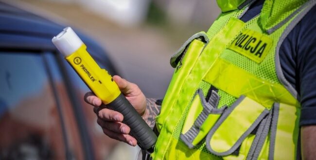 Nietrzeźwa staruszka zatrzymana przez drogówkę. 80-latka wydmuchała tyle, że strach się bać