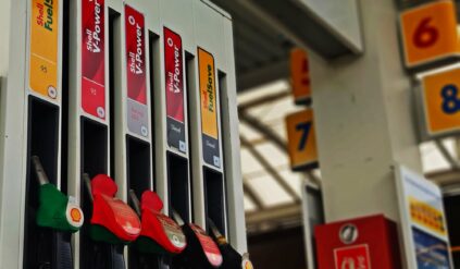 Shell dystrybutor na stacji paliw