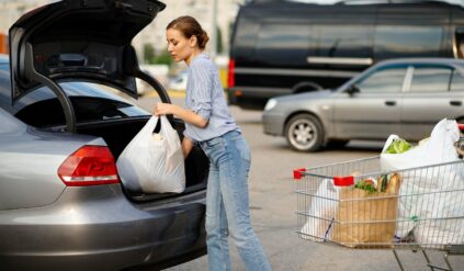 zakupy bagaznik samochod