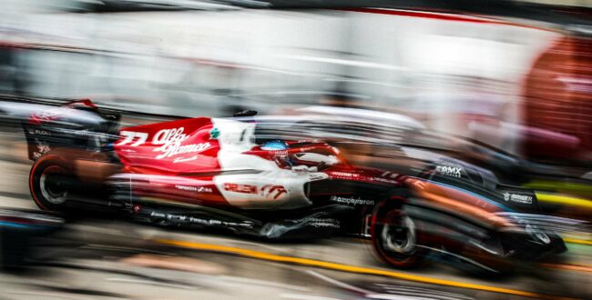 Perez straszy rywali. Alfa Romeo w drugiej dziesiątce