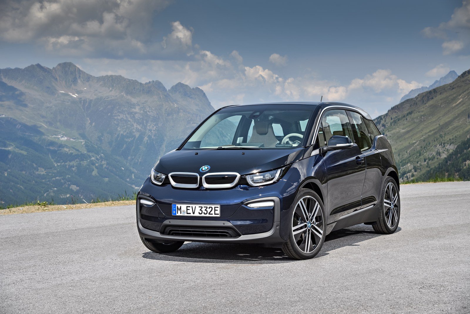 bmw-i3-vs-skoda-rapid
