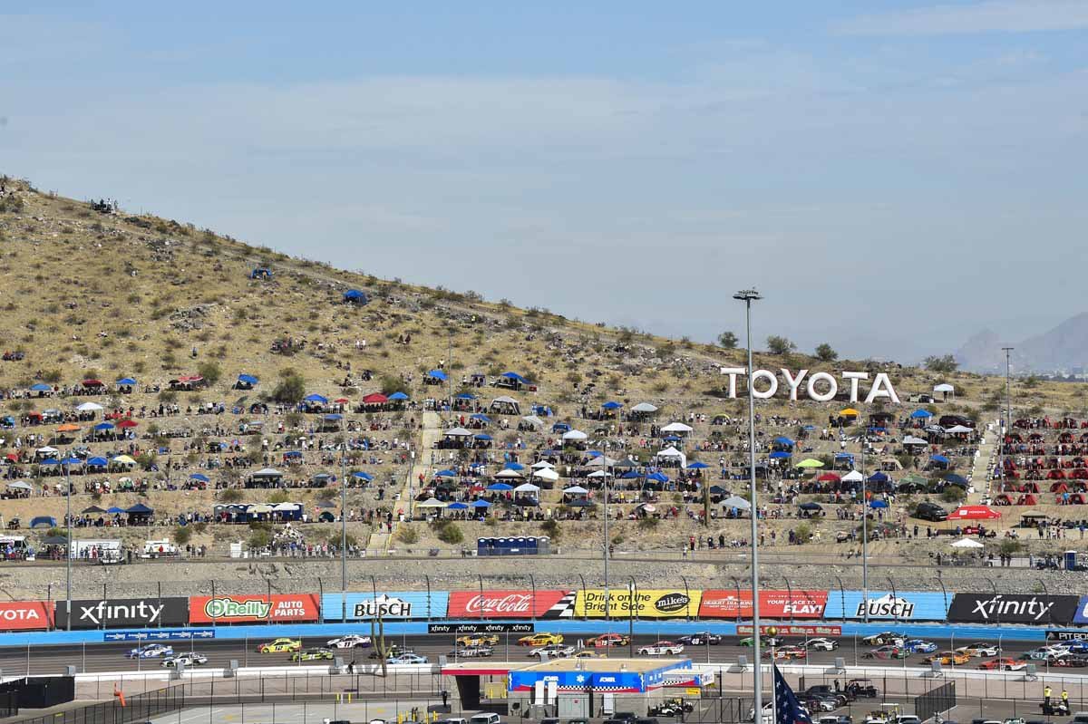 nascar finał wyścig wyścigi usa arizona phoenix raceway chastain bell logano elliott