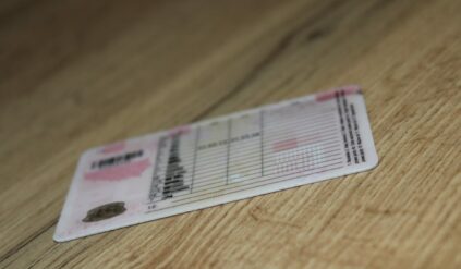 prawo jazdy mandat uprawnienia kod oznaczenie okulary aparat słuchowy