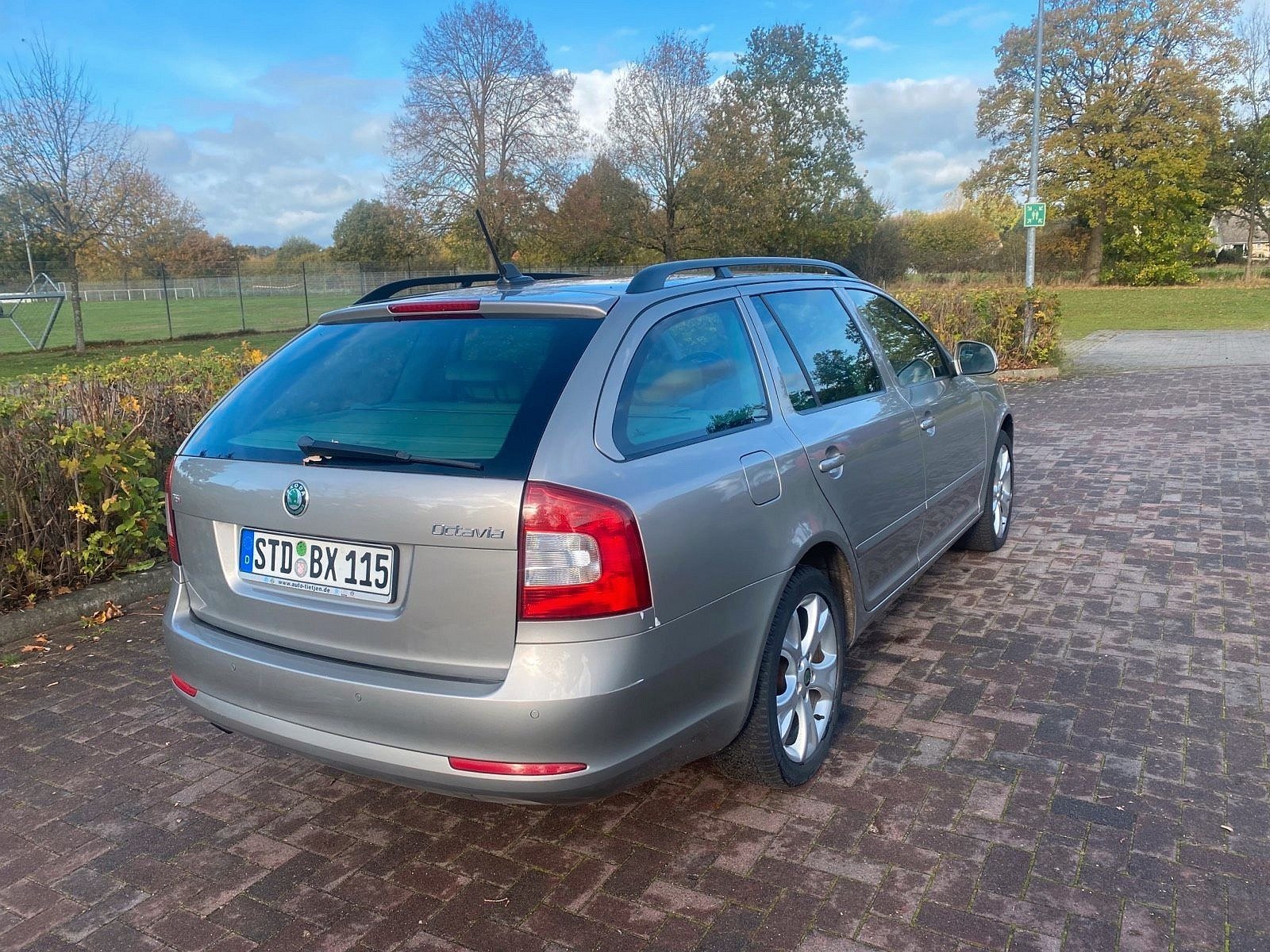 skoda-octavia-combi-niski-przebieg