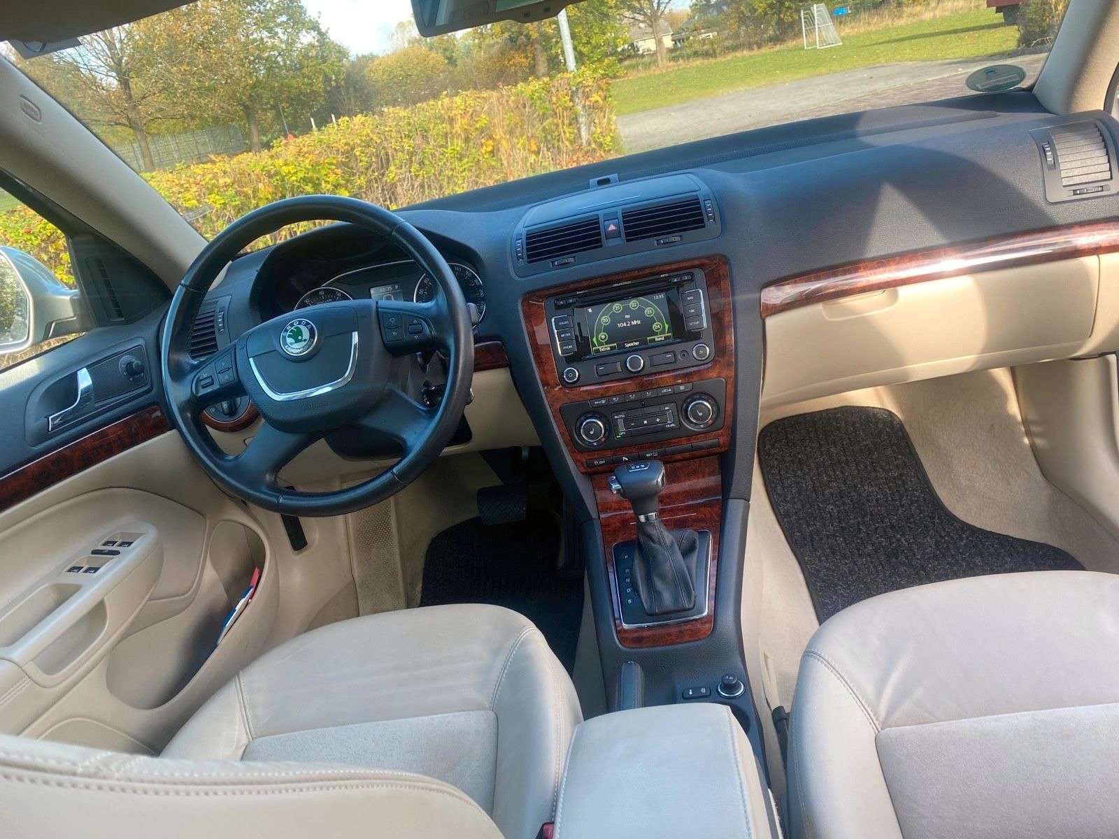 skoda-octavia-combi-niski-przebieg