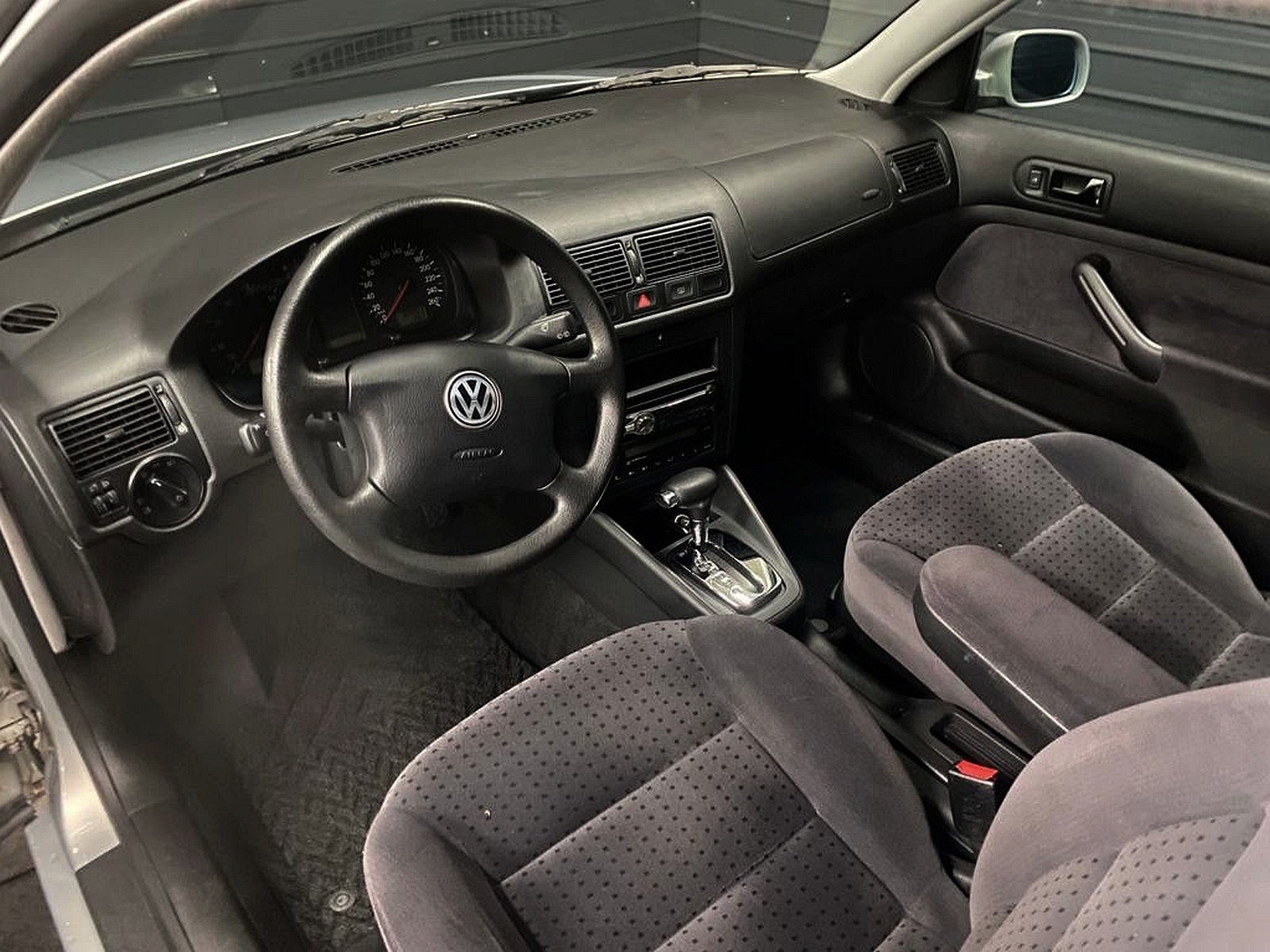 82-letni-dziadek-volkswagen-golf