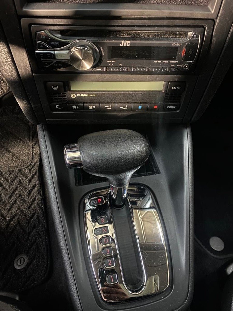 82-letni-dziadek-volkswagen-golf