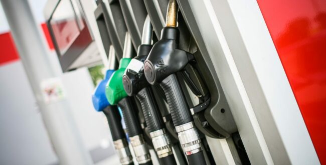Jest najnowsza aktualizacja cen paliw w Polsce. Oto ile trzeba zapłacić przed nowym rokiem – kierowcy zadowoleni nie będą