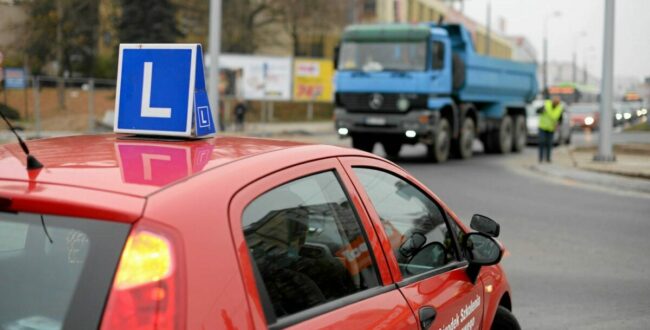 Koniec jawnych pytań na egzaminie na prawo jazdy! Kursanci nie znają przepisów i najwyższy czas to zmienić…
