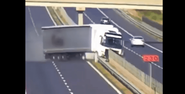 nagranie wypadek tir ciężarówka opona wystrzał opony autostrada