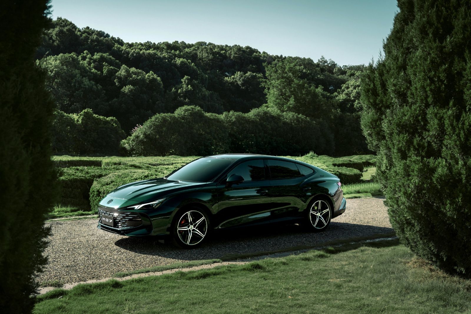 nowy-sedan-mg